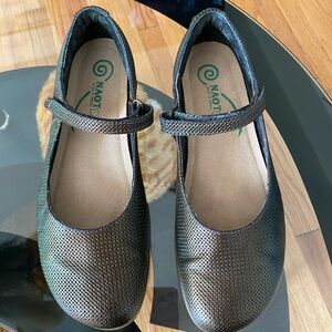 Naot Brown Leaf-Patterned Sole